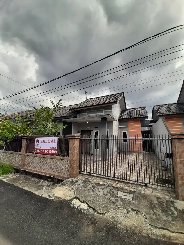 Dijual rumah type 100 di Perum 4 (dalam komplek) - TURUN HARGA