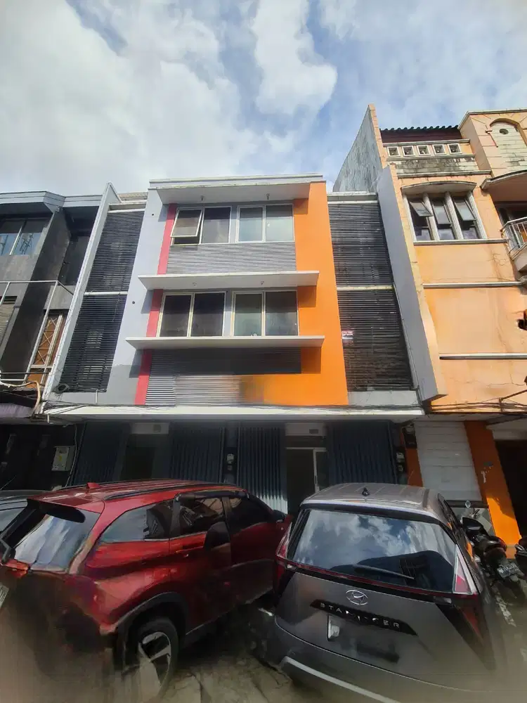 RUKO GANDENG 4 LANTAI GRAND WIJAYA PANGLIMA POLIM PARKIR LUAS