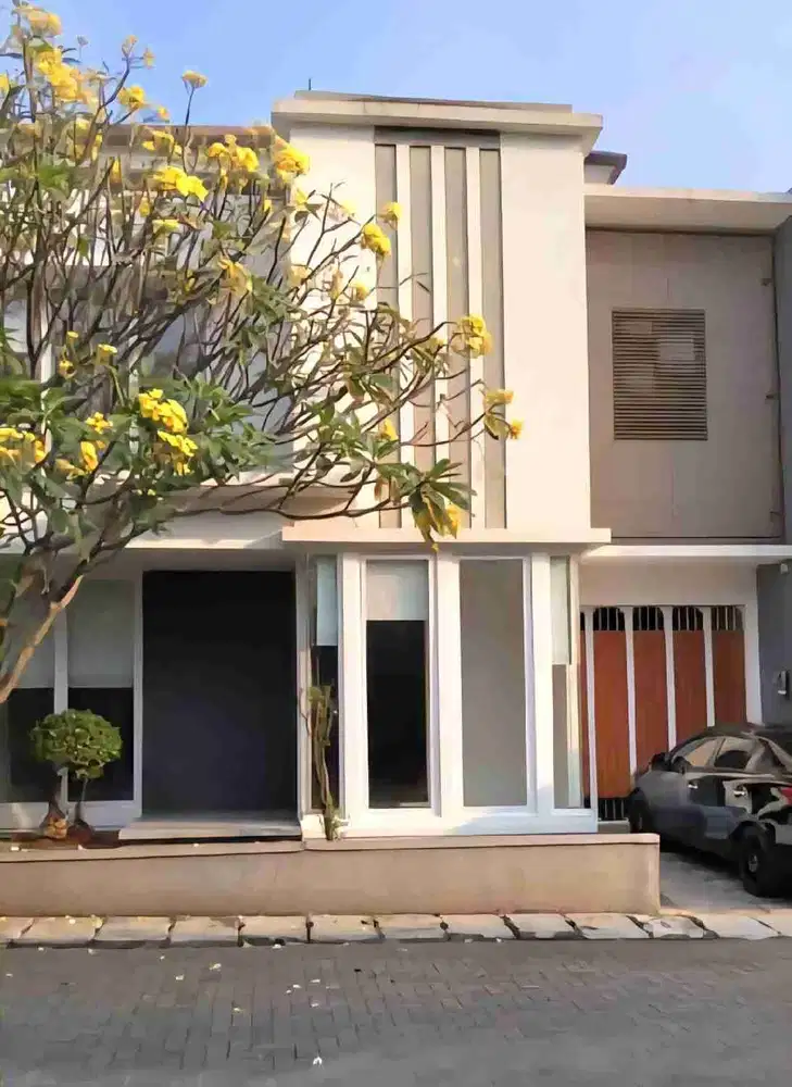 Disewakan Rumah 3 Lantai Lokasi Strategis Kemang Jakarta Selatan