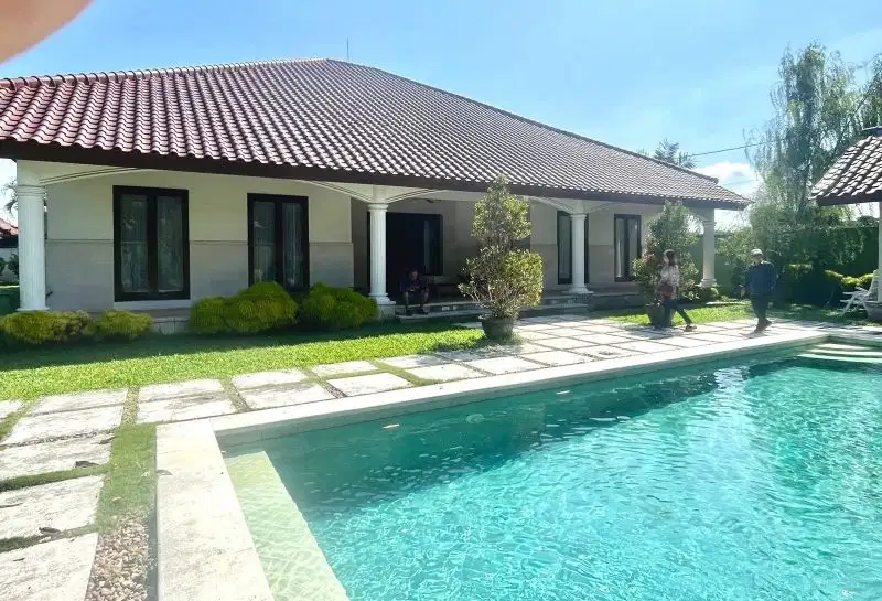 FOR SALE VILLA DENGAN GARDEN LUAS DI GIANYAR BALI