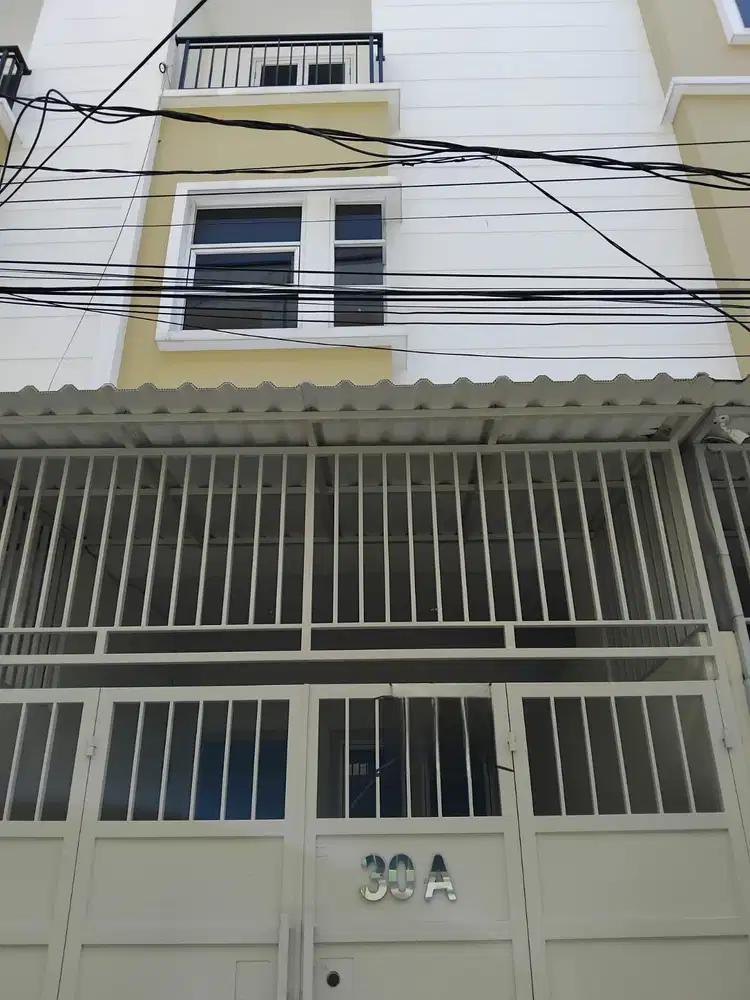 RUMAH 3.5 LANTAI SIAP HUNI COCOK UNTUK TINGGAL DAN USAHA ONLINE