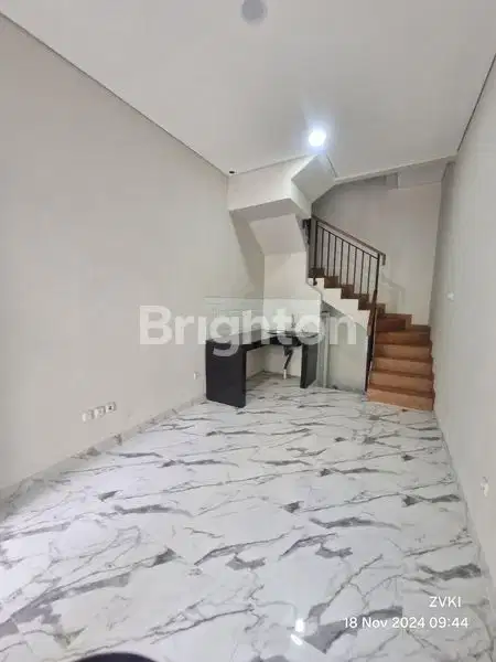 RUMAH BARU 3 LANTAI TAMAN RATU DEKAT TANJUNG DUREN