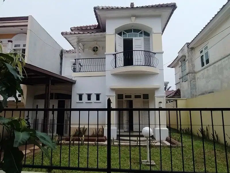 RUMAH MEWAH 4 KAMAR TIDUR, TANAH LUAS DI PERUMAHAN TELAGA KAHURIPAN