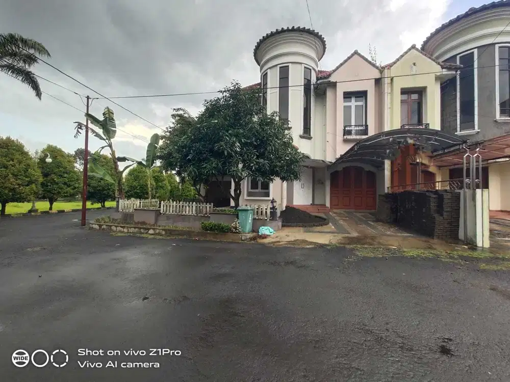 Rumah 2 Lantai Arsitektur Klasik Kawasan Elite  Area Utara Purwokerto