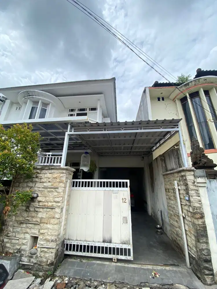 Rumah 2lt 150m2 kaw elit pusat kota gatsu tengah jl6mtr garase 2mobil