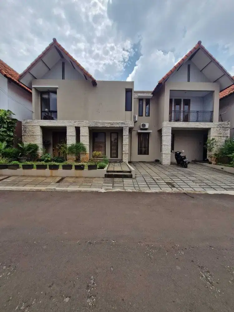 TURUN HARGA TOWNHOUSE DI CEMPAKA PUTIH CIPUTAT