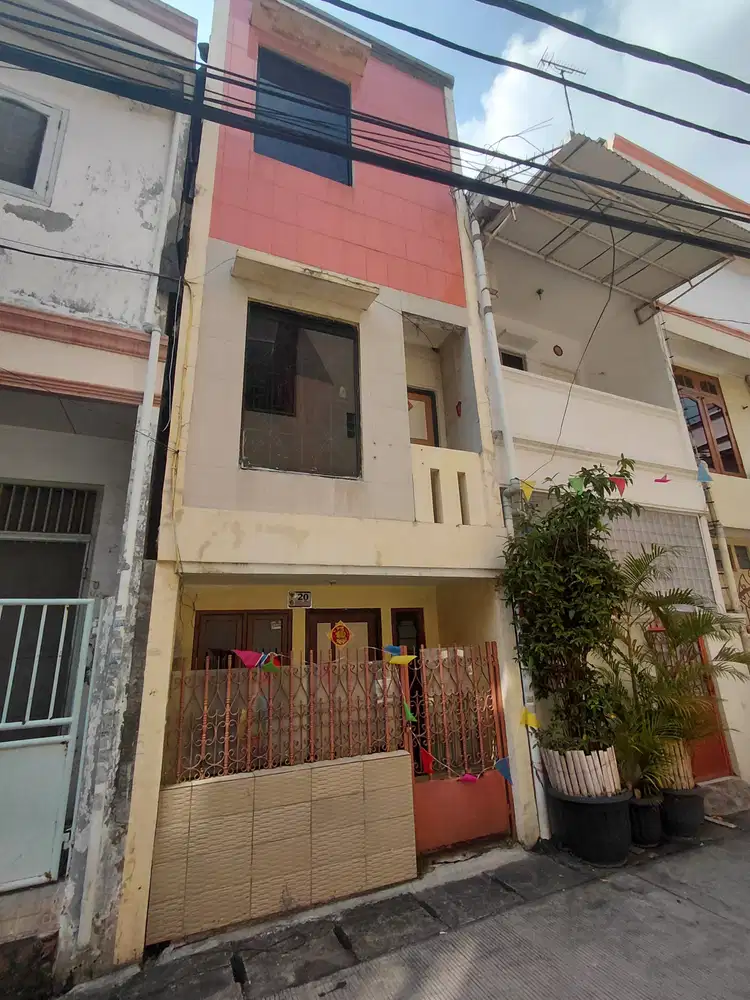 RUMAH SIAP HUNI 3 LANTAI PADEMANGAN TIMUR