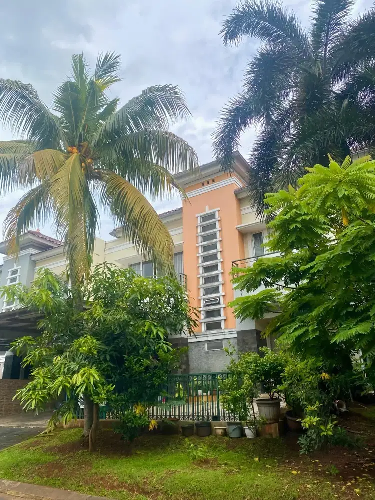 Dijual Rumah mewah Nyaman dan Strategis di di Raffles Hills Cibubur