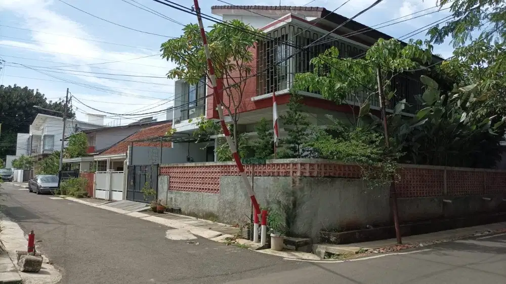 Rumah Hoek 2Lt di Danau Mahalona Bendungan Hilir, Hanya 5 Menit ke SCBD