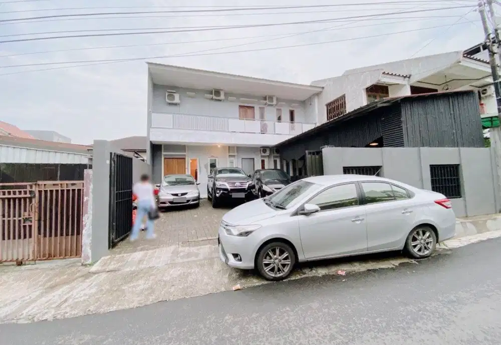 RUMAH JAKARTA SELATAN BERIKUT CLOUD KITCHEN PABRIK KONVEKSI STUDIO