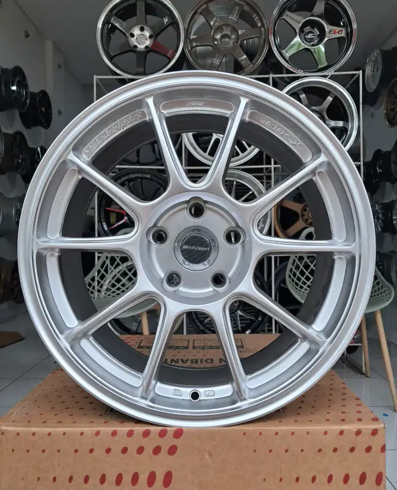 Velg Wedssport TC105X Ring 17 lebar 8
PCD. 5X114.3 ET. 38 Hypersilver