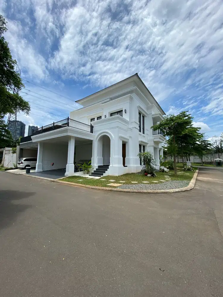 DIJUAL RUMAH MEWAH KLASIK AMERIKAN STYLE HADAP UTARA DI ALAM SUTERA