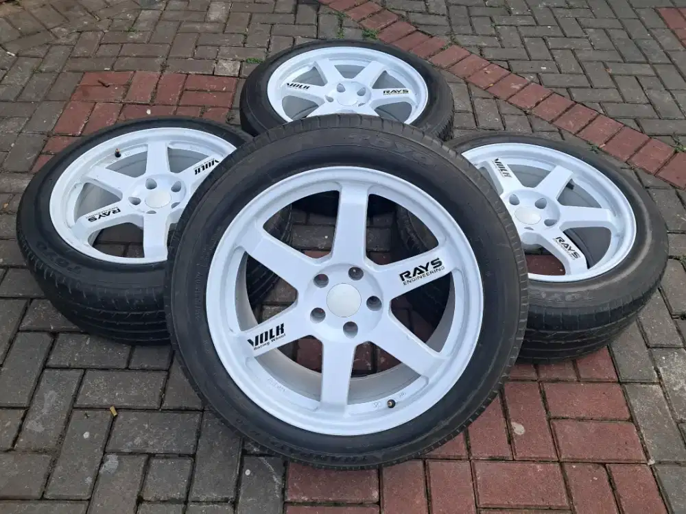 Velg Rays Te37 Ring 18X8.5 Pcd 5X114.3 + Ban 235/50 R18 Toyo