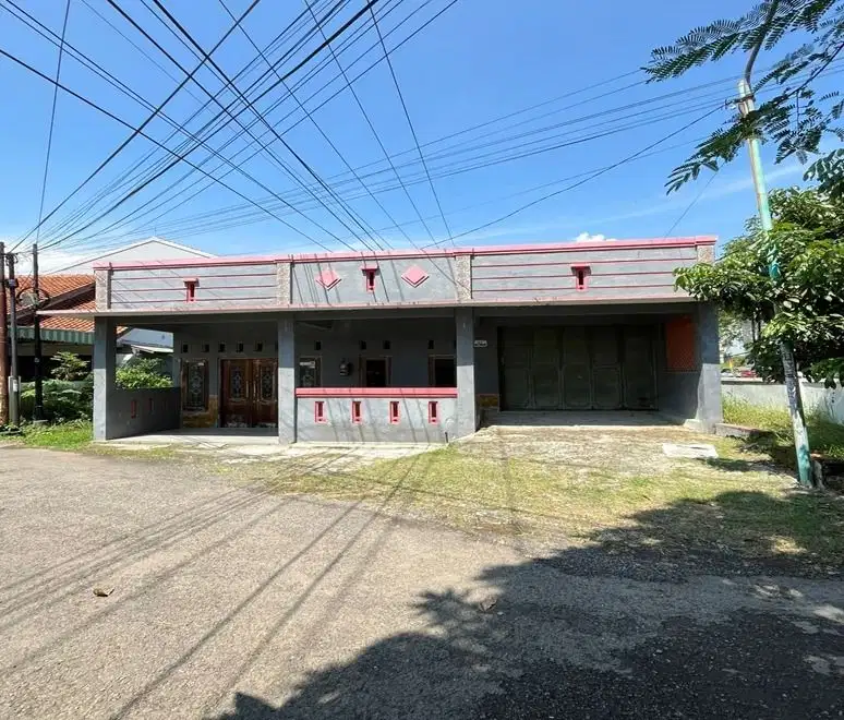 BREBES PENGEMPON RUMAH PINGGIR JALAN RAYA HALAMAN LUAS JUAL MURAH