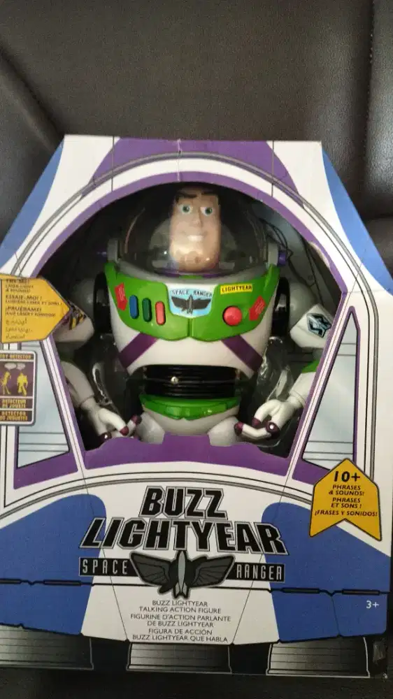 Jual mainan buzz lightyear versi Amerika