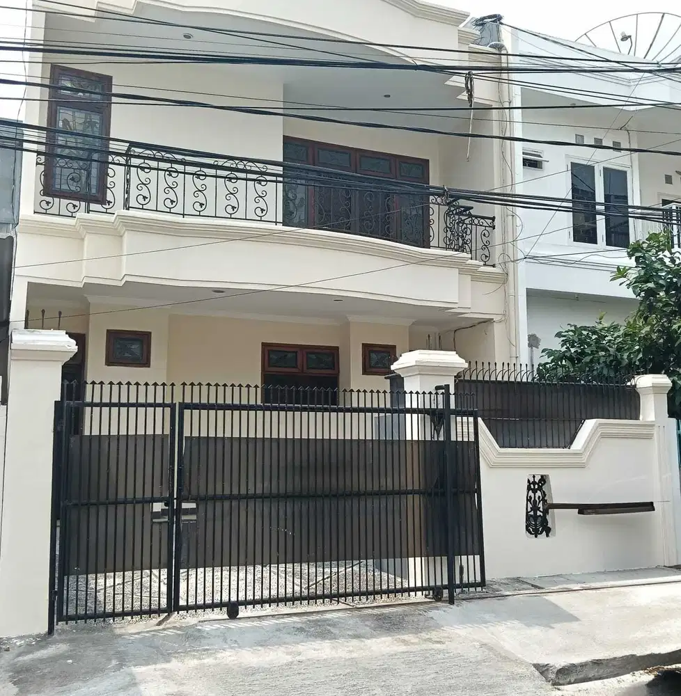 Rumah minimalis 2,5 lantai disewakan lokasi favorit Sunter Jakarta