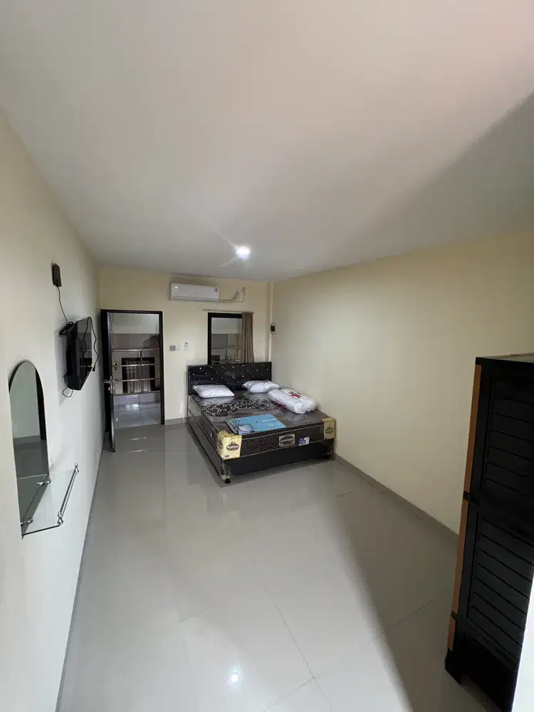 kost bebas bintaro kamarnya luas ada dapur parkir mobil motor