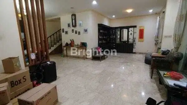 RUMAH 3 LANTAI SIAP HUNI LOKASI ANGKE INDAH JAKARTA BARAT