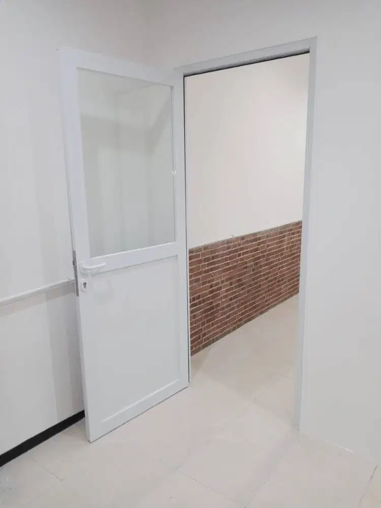 Plafon - Partisi Gypsum / PVC + Kusen Aluminium + WPC-LIS MOULDING-PVC