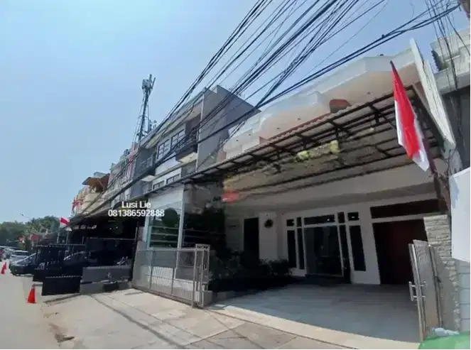 Rumah Muara Karang pinggir jalan besar cocok untuk usaha,parkiran luas