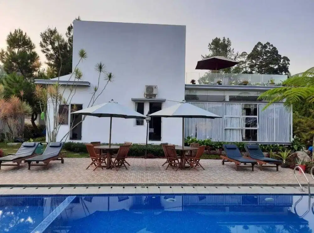 Dijual Villa Komersil, Fasilitas Lengkap Kolam Renang Di Megamendung