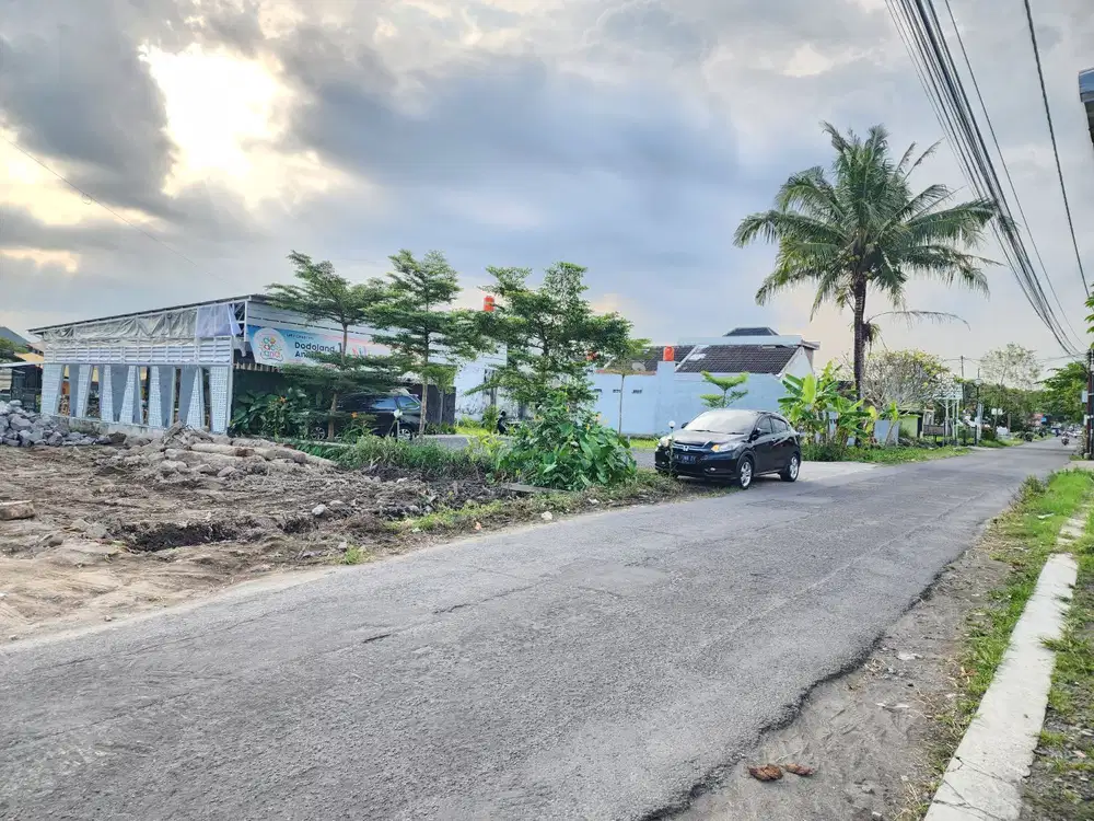 Dekat Malioboro, Tanah Jogja Tepi Jl. utama Banyuraden