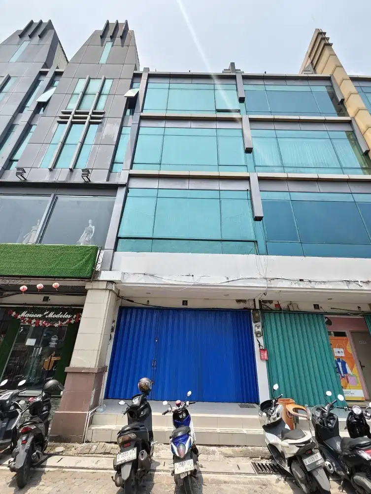 Ruko Puri Mutiara Kemayoran Sunter Hadap Jalan Raya Kondisi Rapi Plong