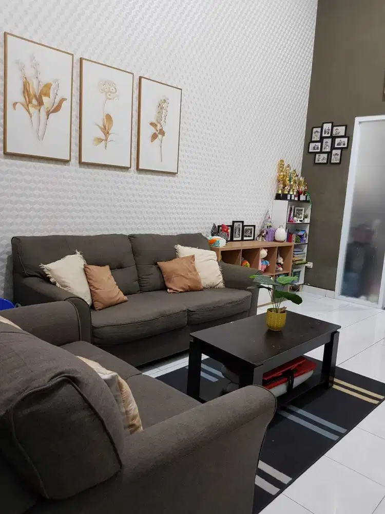 Dijual cepat rumah rapih terawat di Legenda wisata