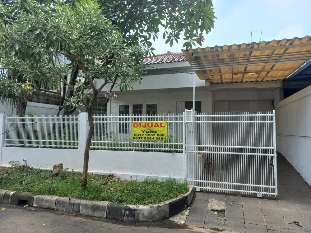 Dijual Rumah murah di Pondok Indah Jaksel ada taman depan belakang
