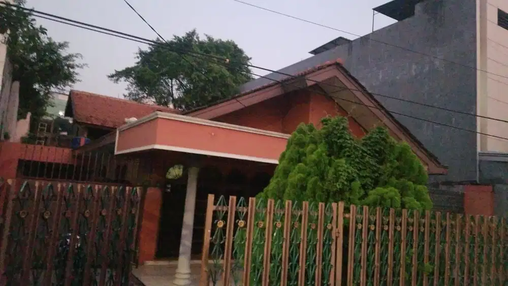 DIJUAL RUMAH BANGUNAN TUA HITUNG TANAH KAWASAN PETOJO SELATAN GAMBIR