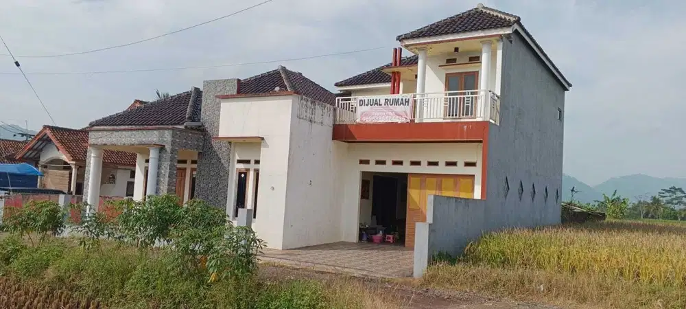 Rumah 1,5 lantai di Babakan Cigadung Cigugur Kuningan Jabar siap Huni
