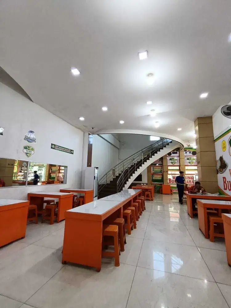 Gedung 3,5 Lantai di Jln. Otto Iskanadar Dinata, Bandung