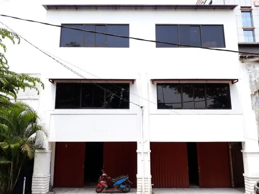 Disewakan ruko plong cocok untuk gudang maupun kantor di pangjay