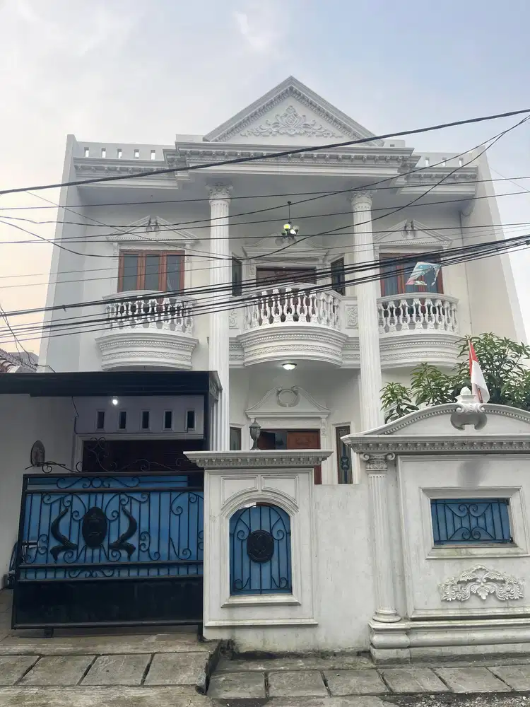 Rumah 2 lantai siap huni di Semper Jakarta utara