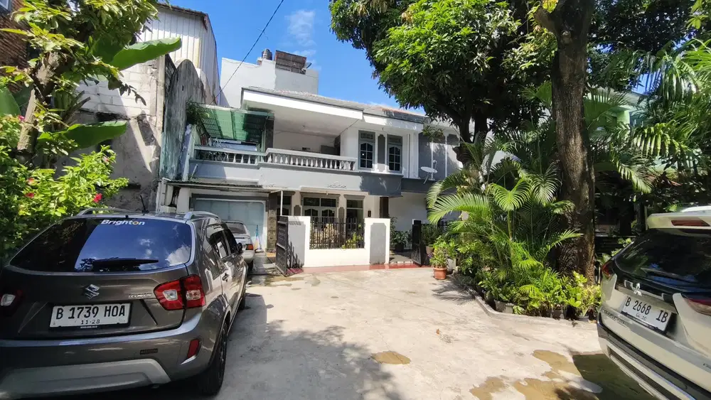 RUMAH JELAMBAR GAYA RESORT DG PEKARANGAN LUAS DIHITUNG TANAH DAN MURAH