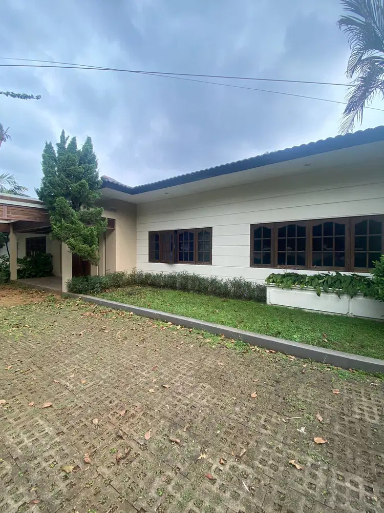 Disewakan Rumah Tipe 4+1 Kamar Tidur di Kuningan Jakarta Selatan