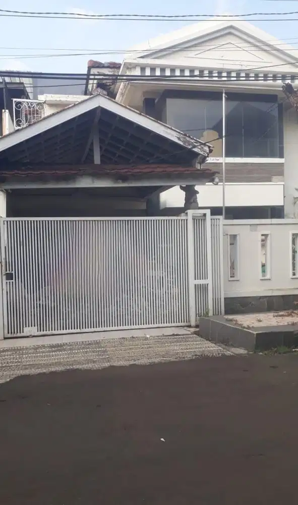 DIJUAL Rumah Bagus Strategis Hitung Tanah Saja SHM Kelapa Gading