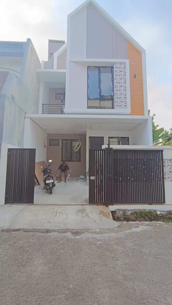 Dijual Rumah Mewah 2,5 Lantai + Rooftop Dalam Cluster Pondok Bambu