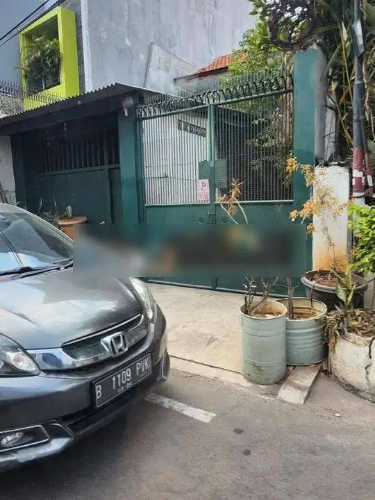 Rumah Kepu selatan Jakarta Pusat jalan raya