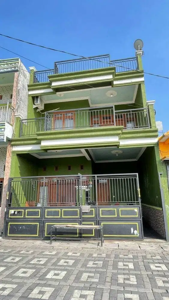 RUMAH 3 LANTAI DI SEMEMI BARU SURABAYA