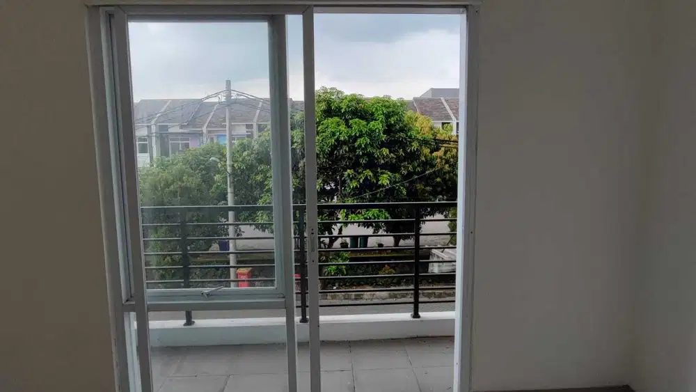 Ruko lelang cantik siap Pakai di garden Aryana karawaci tangerang