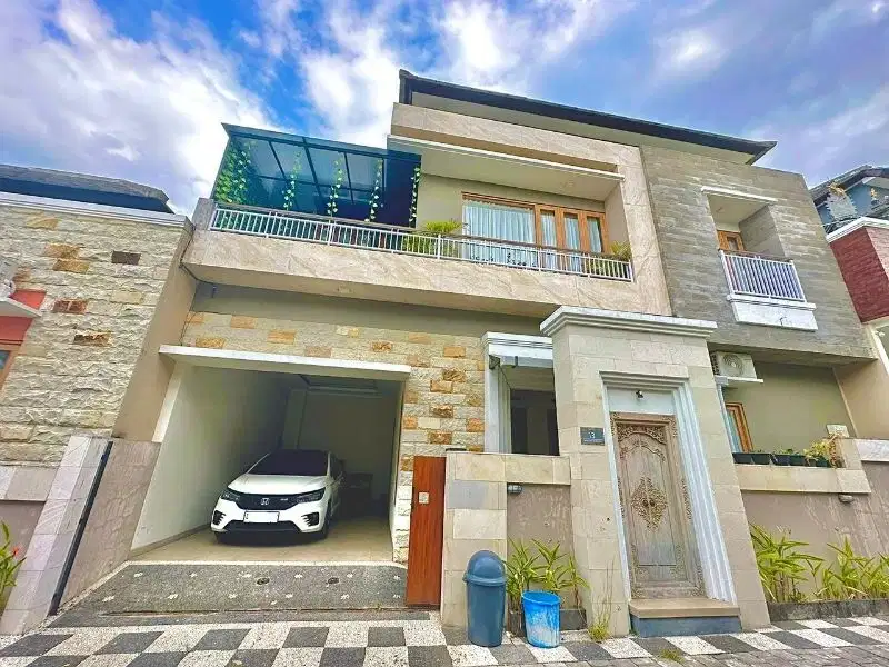 RUMAH MODERN TENGAH KOTA DEKAT MALL LIVING WORLD GATSU TIMUR