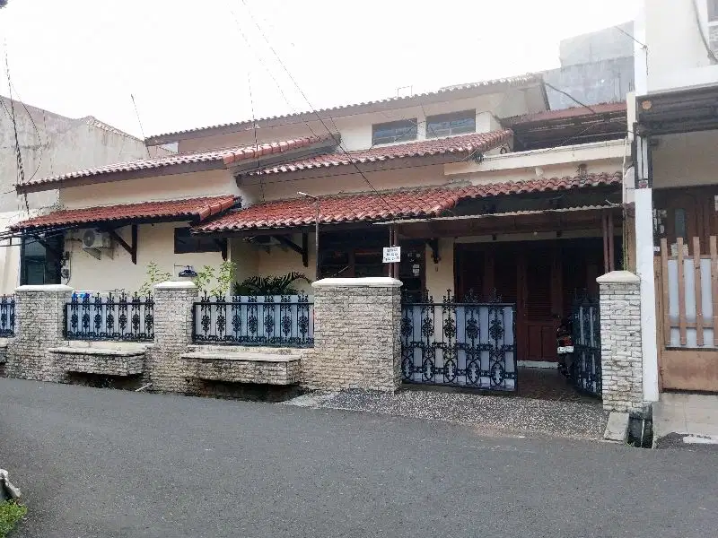 Disewakan Rumah Full Furnished 2 Lantai Siap Huni di Rawamangun