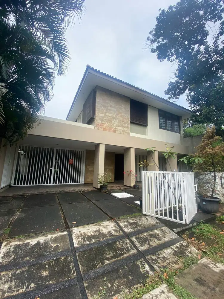 Disewakan Rumah Tipe 4 Kamar Tidur di Kuningan Jakarta Selatan