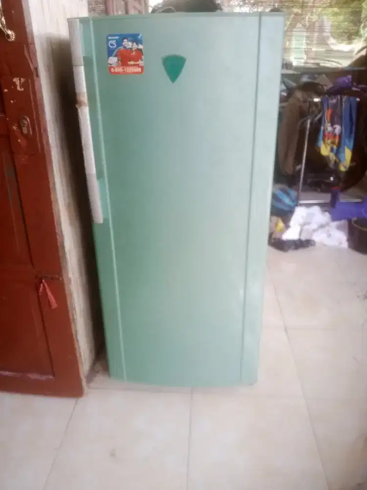 Frizer rak merk Sharp