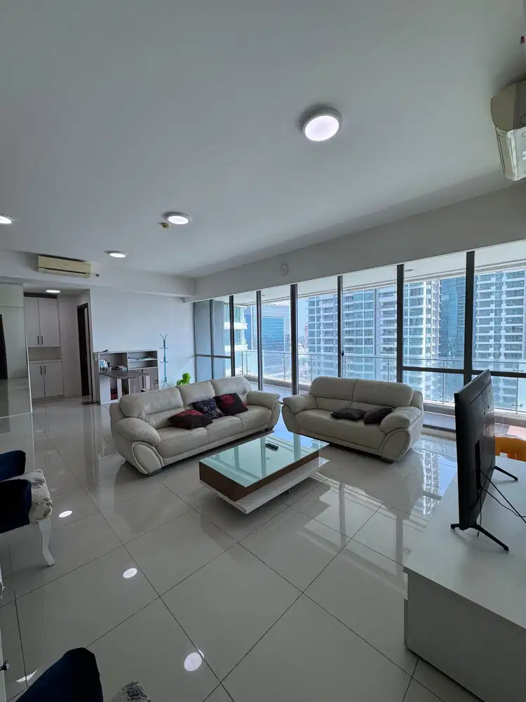 Rent Apartment St. Moritz Presidential Suite Tower Kembangan Full Furnished 300 Jt/Year Nego
