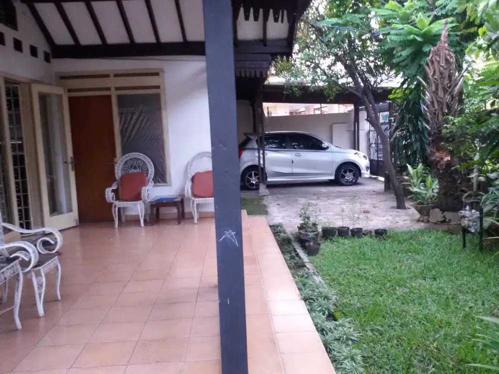 Rumah 2 lantai lokasi strategis di menteng  jakarta pusat