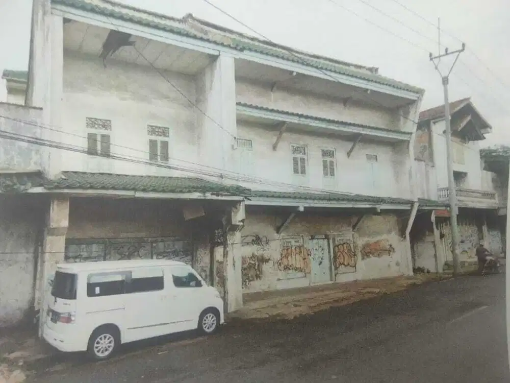 Di jual rumah 2 lantai di jl raya cirebon jawa barat