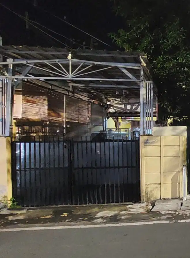 Rumah Strategis di Komplek PLN Jakarta Pusat