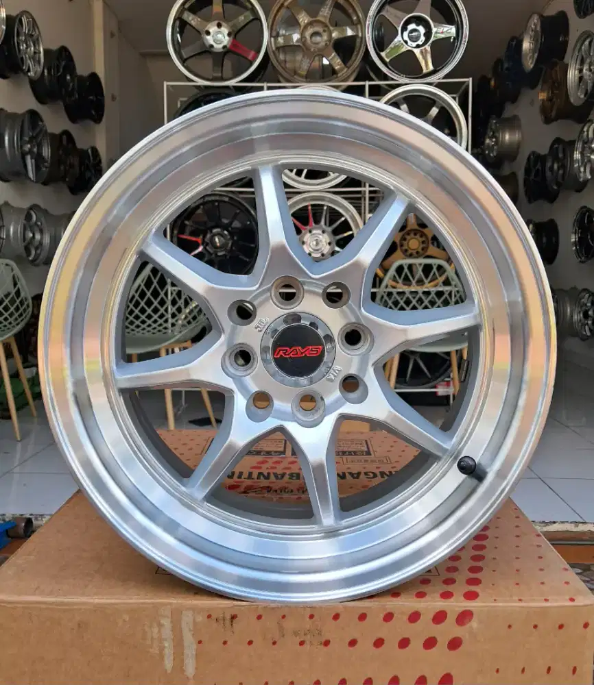 Velg New Rays Ce28 Ring 15X6.5 Pcd 4X100-114.3 ET38 silver Polis